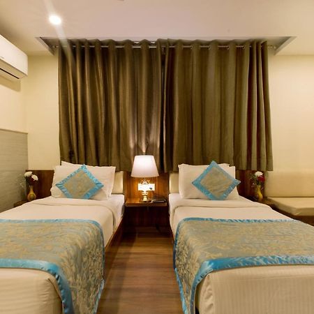 Hotel Viva Palace New Delhi Exterior photo