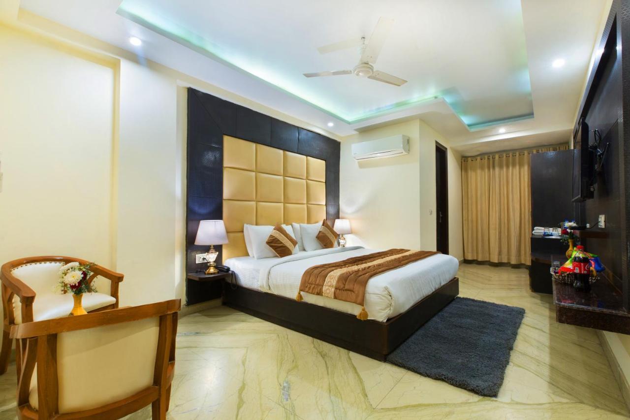 Hotel Viva Palace New Delhi Exterior photo
