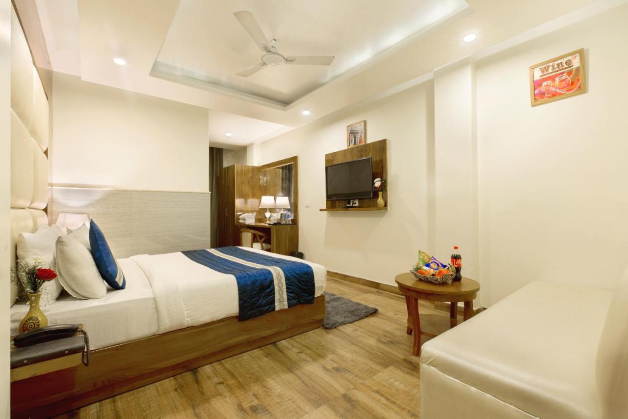 Hotel Viva Palace New Delhi Exterior photo