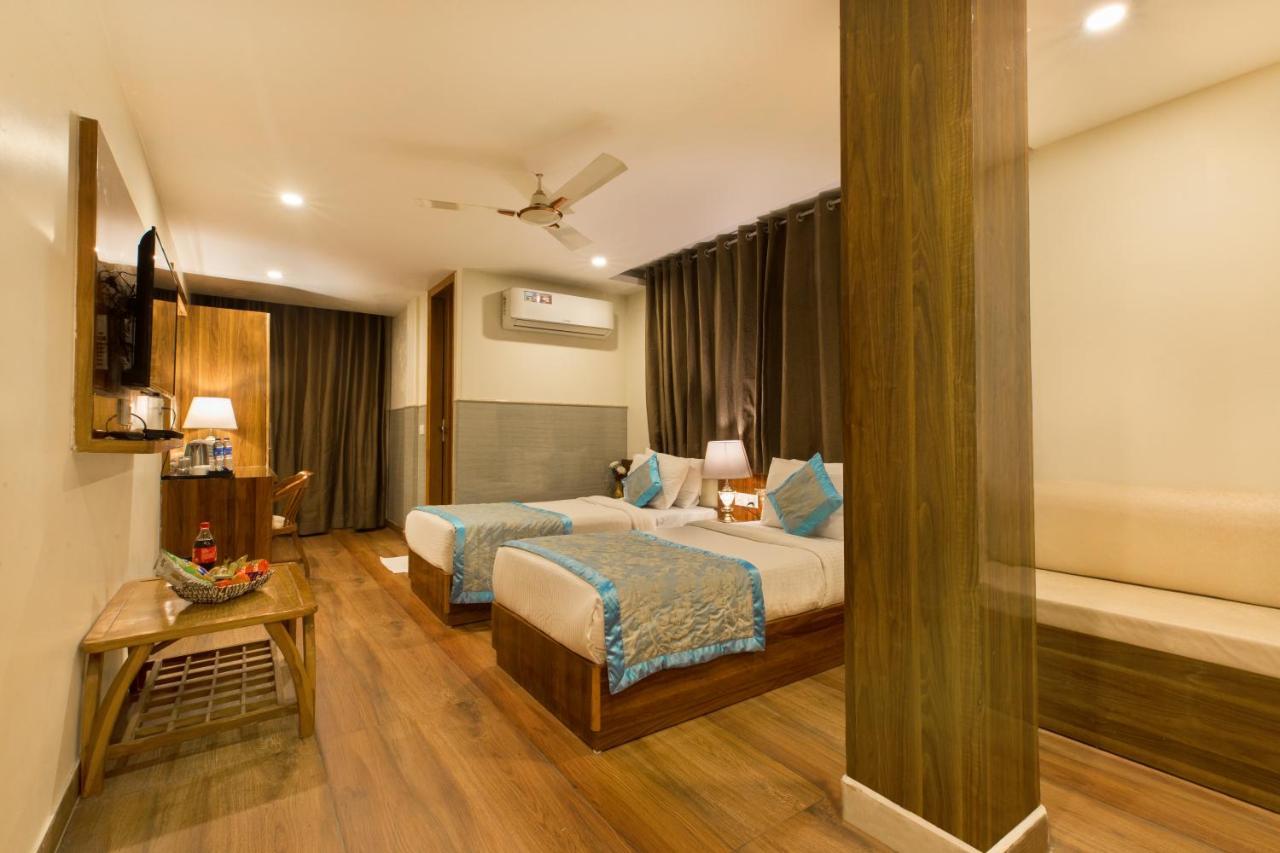 Hotel Viva Palace New Delhi Exterior photo