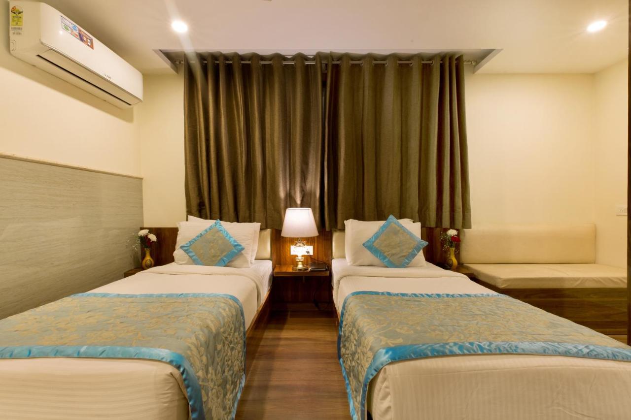Hotel Viva Palace New Delhi Exterior photo