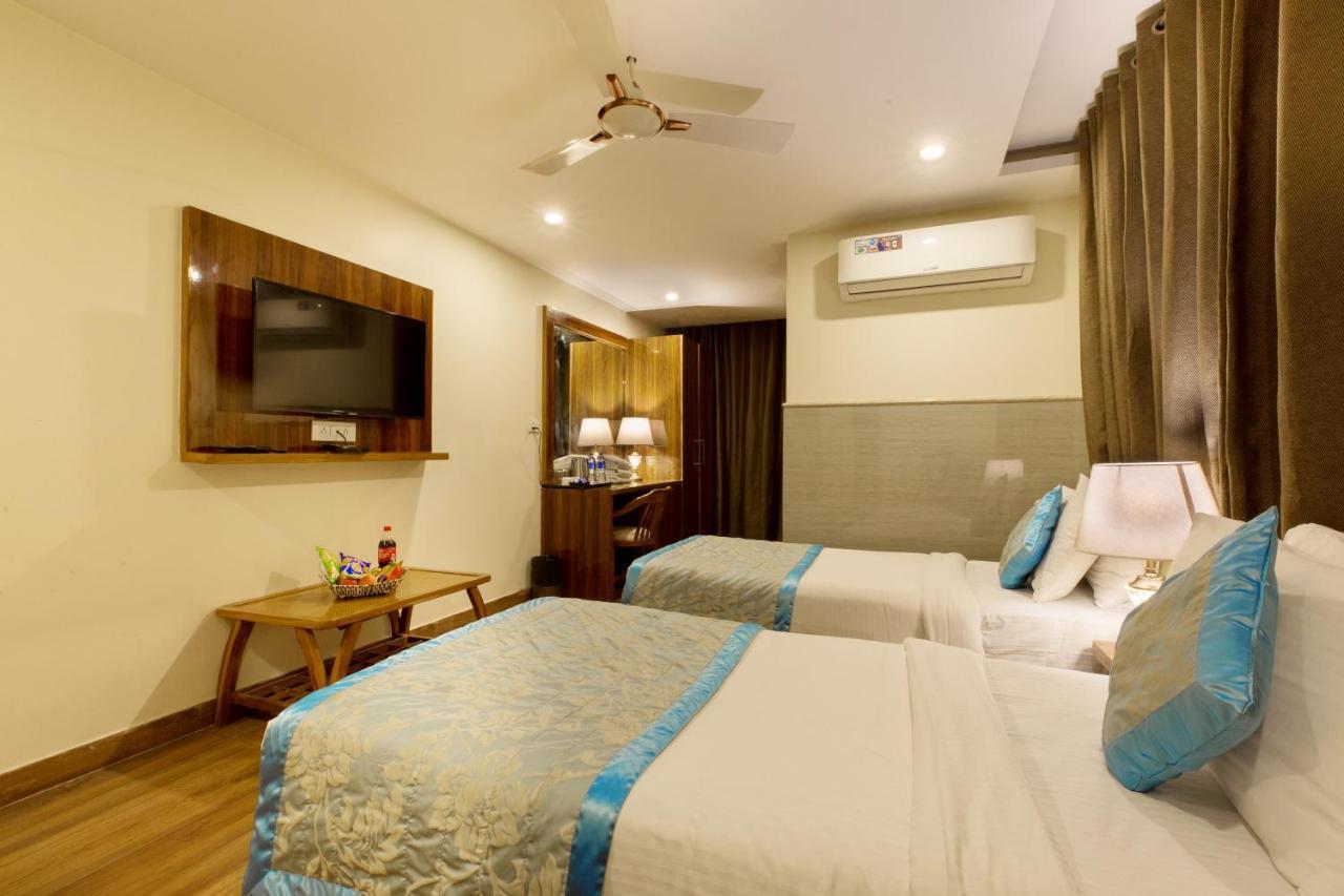 Hotel Viva Palace New Delhi Exterior photo