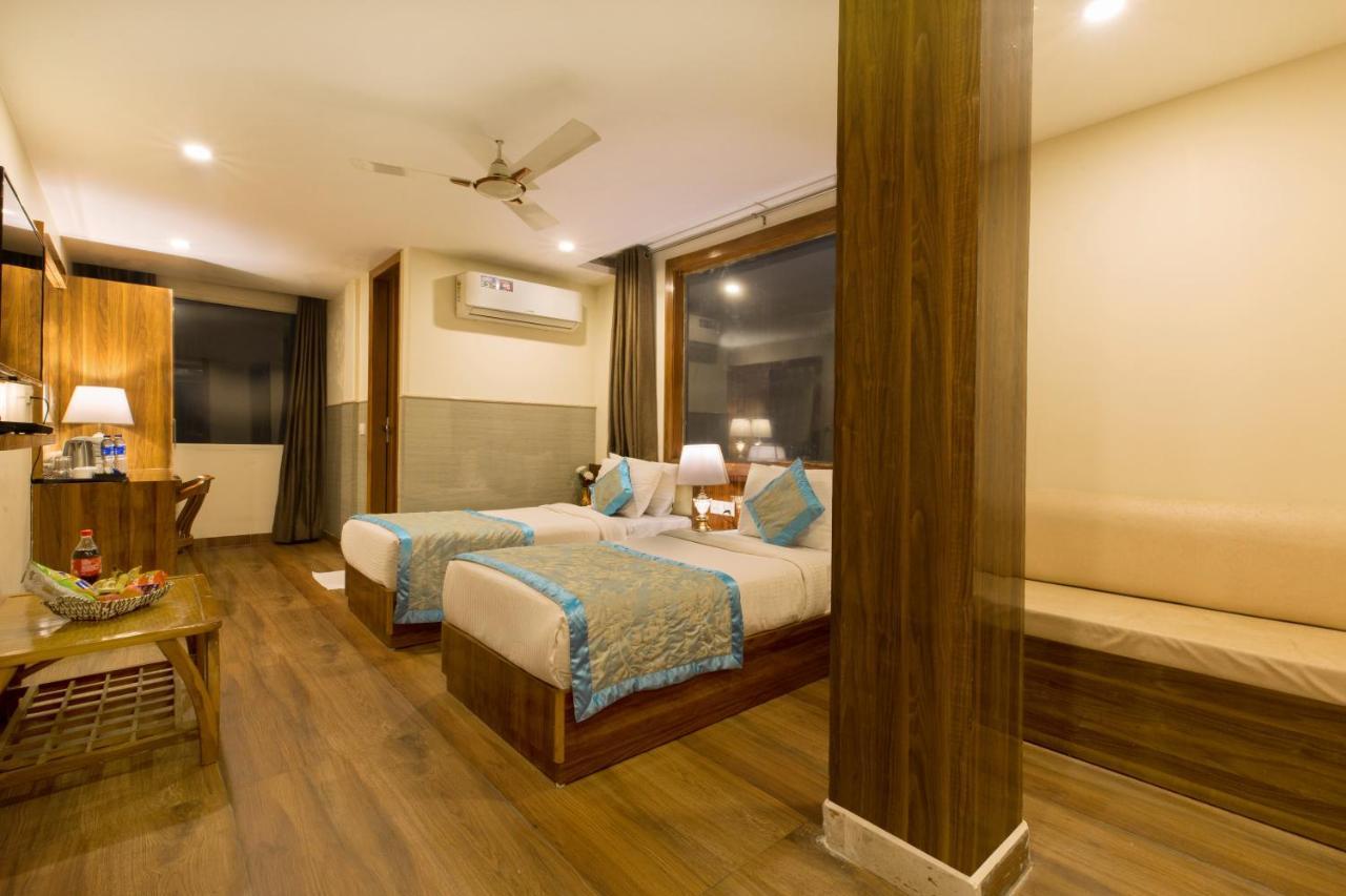 Hotel Viva Palace New Delhi Exterior photo