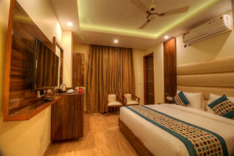 Hotel Viva Palace New Delhi Exterior photo